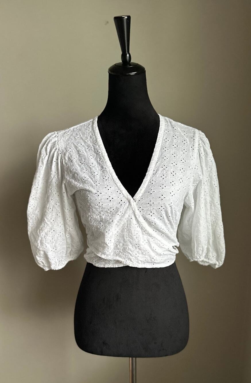ABERCROMBIE AND FITCH White Cotton Eyelet Puff Sleeve Cropped Top Size S